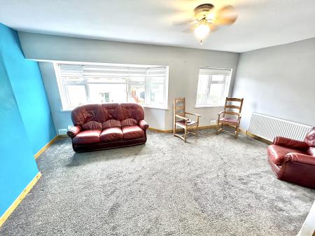 2 bedroom Maisonette to let in Esher Road, West Bromwich, B71