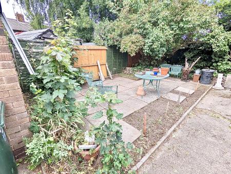 2 bedroom Maisonette to let in Esher Road, West Bromwich, B71