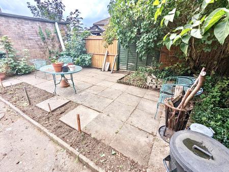 2 bedroom Maisonette to let in Esher Road, West Bromwich, B71
