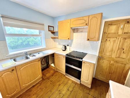 2 bedroom Maisonette to let in Esher Road, West Bromwich, B71