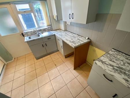 3 bedroom Semi-detached house to let in Stanbury Avenue, Wednesbury, WS10