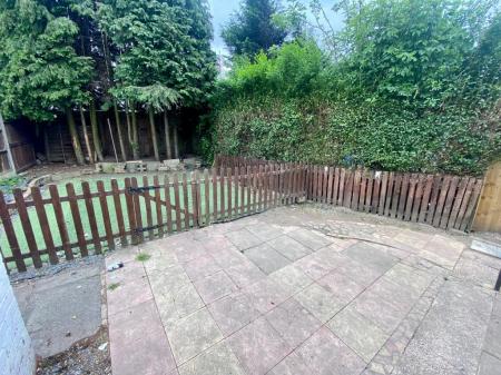 3 bedroom Semi-detached house to let in Stanbury Avenue, Wednesbury, WS10