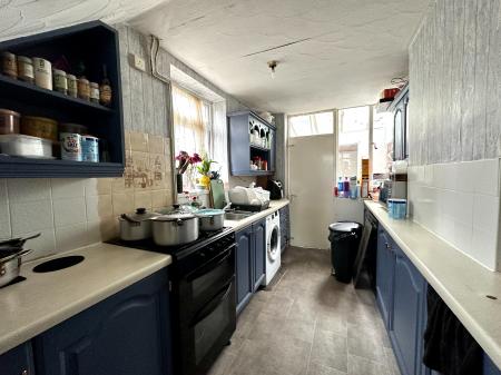 3 bedroom Semi-detached house for sale in Hudson Road, Tipton, DY4