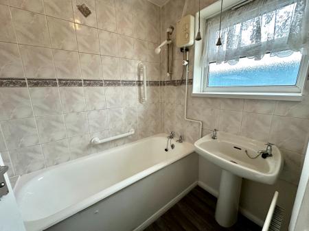 3 bedroom Terraced House to let in Harvills Hawthorn, West Bromwich, B70