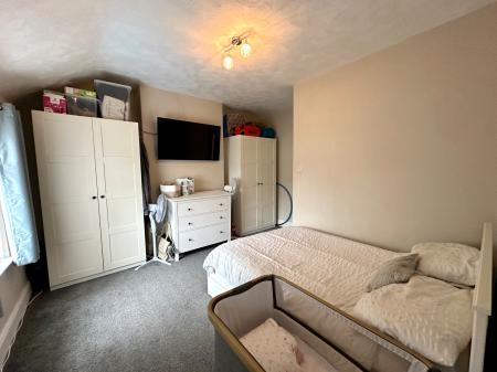 2 bedroom Semi-detached house for sale in Goldicroft Road, Wednesbury, Wednesbury, WS10