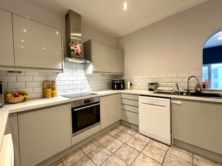 2 bedroom Semi-detached house for sale in Goldicroft Road, Wednesbury, Wednesbury, WS10