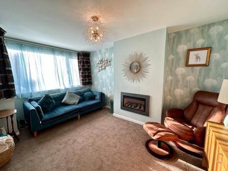 2 bedroom Semi-detached house for sale in Oaktree Road, Wednesbury, Wednesbury, WS10