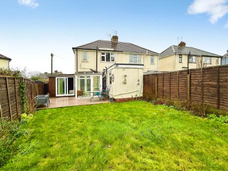 2 bedroom Semi-detached house for sale in Oaktree Road, Wednesbury, Wednesbury, WS10