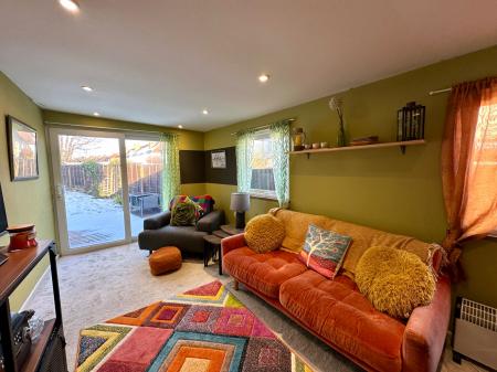 2 bedroom Semi-detached house for sale in Oaktree Road, Wednesbury, Wednesbury, WS10