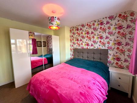 2 bedroom Semi-detached house for sale in Oaktree Road, Wednesbury, Wednesbury, WS10