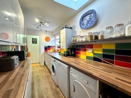 2 bedroom Semi-detached house for sale in Oaktree Road, Wednesbury, Wednesbury, WS10