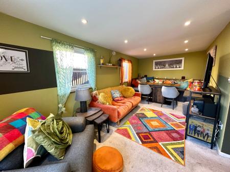 2 bedroom Semi-detached house for sale in Oaktree Road, Wednesbury, Wednesbury, WS10