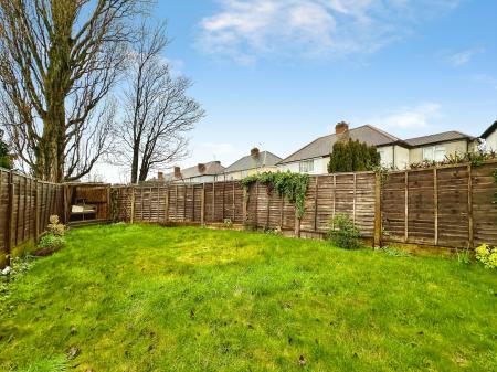 2 bedroom Semi-detached house for sale in Oaktree Road, Wednesbury, Wednesbury, WS10