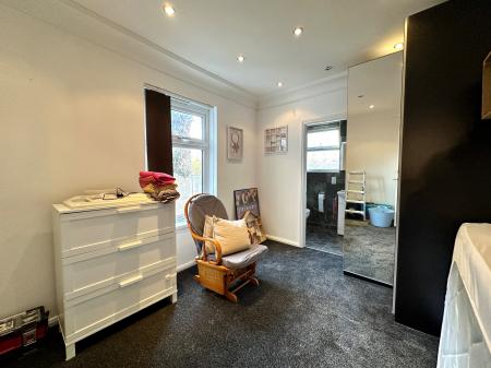 4 bedroom Semi-detached house for sale in Holden Road, Wednesbury, Wednesbury, WS10