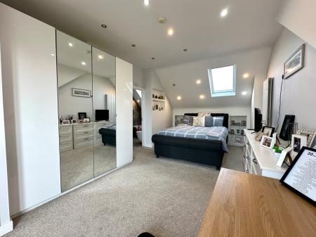 4 bedroom Semi-detached house for sale in Holden Road, Wednesbury, Wednesbury, WS10