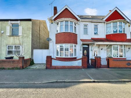 4 bedroom Semi-detached house for sale in Holden Road, Wednesbury, Wednesbury, WS10