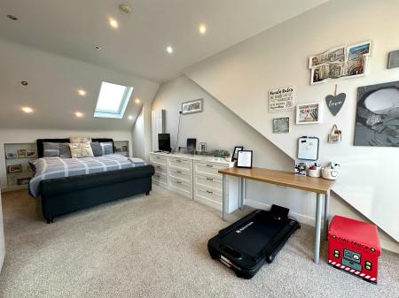 4 bedroom Semi-detached house for sale in Holden Road, Wednesbury, Wednesbury, WS10