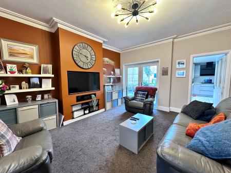 4 bedroom Semi-detached house for sale in Holden Road, Wednesbury, Wednesbury, WS10