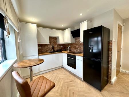 1 bedroom Flat for sale in Monins Avenue, Tipton, DY4