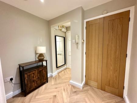 1 bedroom Flat for sale in Monins Avenue, Tipton, DY4