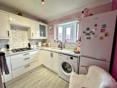 2 bedroom Maisonette for sale in Woden Road South, Wednesbury, WS10