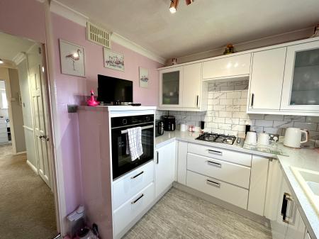 2 bedroom Maisonette for sale in Woden Road South, Wednesbury, WS10