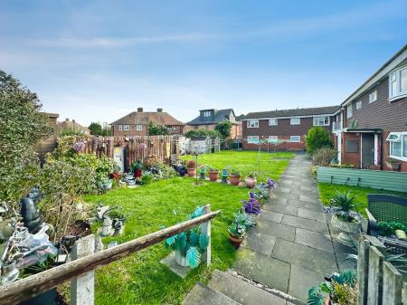 2 bedroom Maisonette for sale in Woden Road South, Wednesbury, WS10