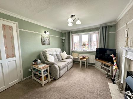 2 bedroom Maisonette for sale in Woden Road South, Wednesbury, WS10