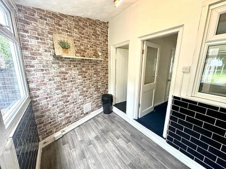 2 bedroom Semi-detached house to let in Dangerfield Lane, Wednesbury, WS10