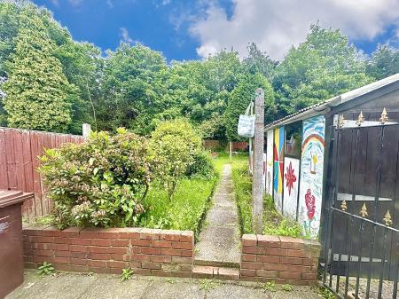 2 bedroom Semi-detached house to let in Dangerfield Lane, Wednesbury, WS10