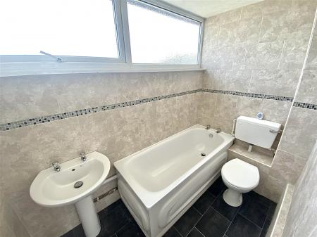 2 bedroom Flat to let in Hanover Road, Rowley Regis, B65