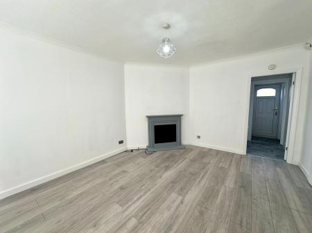 2 bedroom Semi-detached house to let in Rydding Lane, West Bromwich, B71