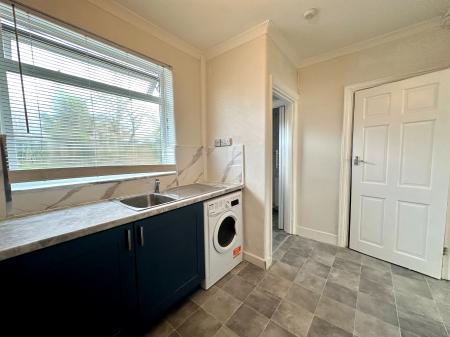 2 bedroom Semi-detached house to let in Rydding Lane, West Bromwich, B71
