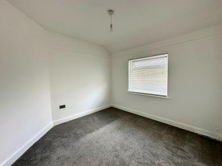 2 bedroom Semi-detached house to let in Rydding Lane, West Bromwich, B71