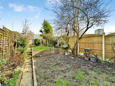 2 bedroom Semi-detached house to let in Rydding Lane, West Bromwich, B71