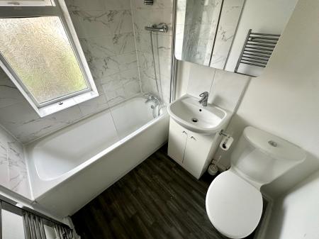 2 bedroom Semi-detached house to let in Rydding Lane, West Bromwich, B71