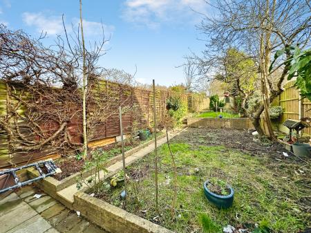 2 bedroom Semi-detached house to let in Rydding Lane, West Bromwich, B71