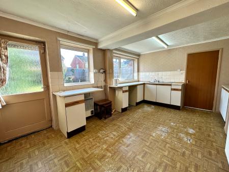 3 bedroom Semi-detached house for sale in Mounts Road, Wednesbury, Wednesbury, WS10