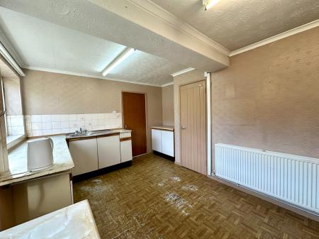 3 bedroom Semi-detached house for sale in Mounts Road, Wednesbury, Wednesbury, WS10