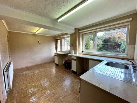 3 bedroom Semi-detached house for sale in Mounts Road, Wednesbury, Wednesbury, WS10