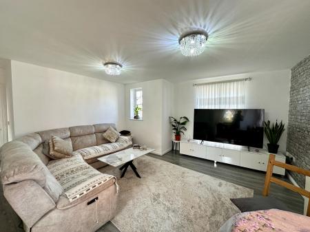 2 bedroom Apartment for sale in Dorsett Road, Darlaston, Wednesbury, WS10