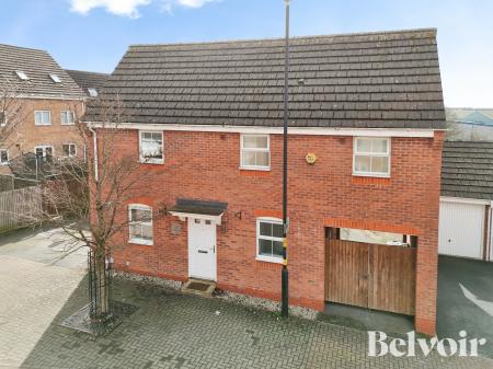 3 bedroom Detached house for sale in Puddlers Grove, Wednesbury, Wednesbury, WS10