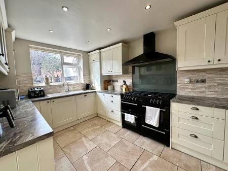 3 bedroom Detached house for sale in Trotters Lane, West Bromwich, B71