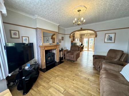 3 bedroom Detached house for sale in Trotters Lane, West Bromwich, B71