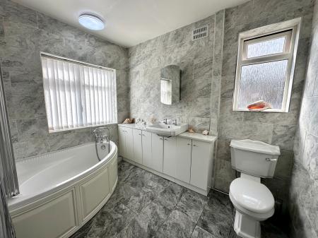 3 bedroom Detached house for sale in Trotters Lane, West Bromwich, B71