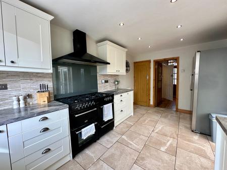 3 bedroom Detached house for sale in Trotters Lane, West Bromwich, B71