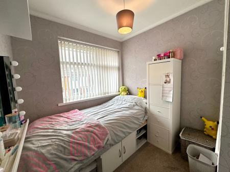 4 bedroom Semi-detached house for sale in Heath Acres, Darlaston, Wednesbury, WS10