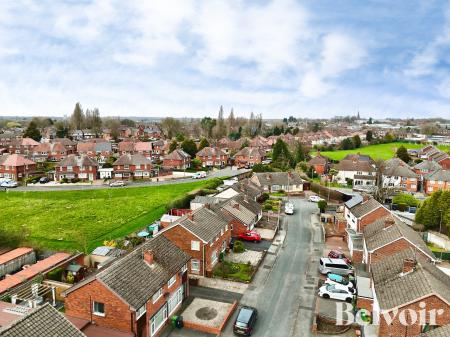 4 bedroom Semi-detached house for sale in Heath Acres, Darlaston, Wednesbury, WS10