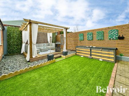 4 bedroom Semi-detached house for sale in Heath Acres, Darlaston, Wednesbury, WS10