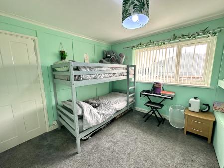 4 bedroom Semi-detached house for sale in Heath Acres, Darlaston, Wednesbury, WS10